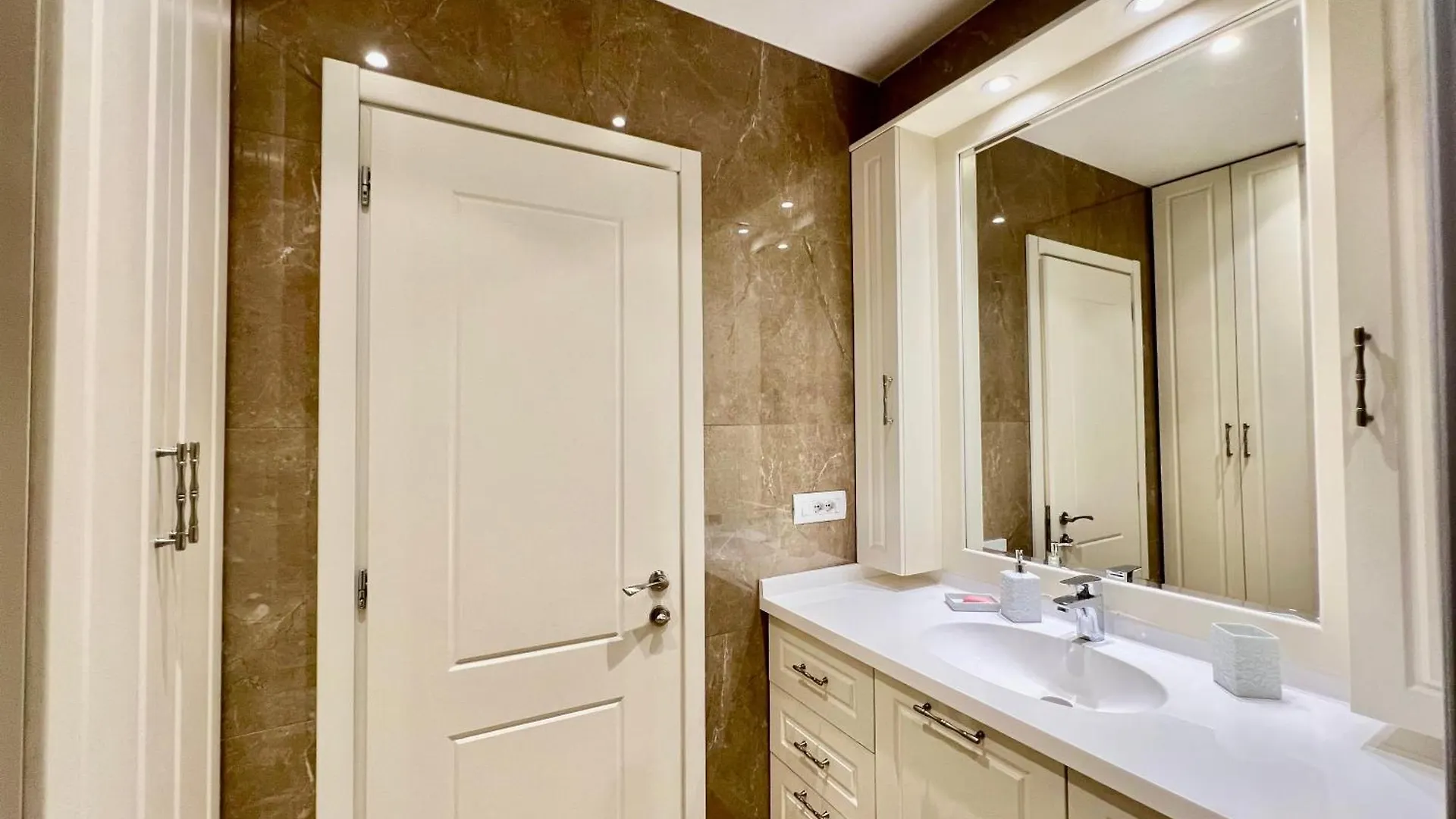 Апартаменты Top House Тирана